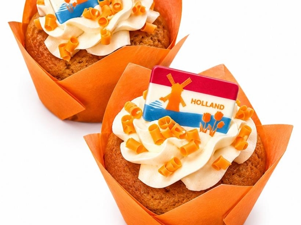 Oranje cupcakes met toef creme